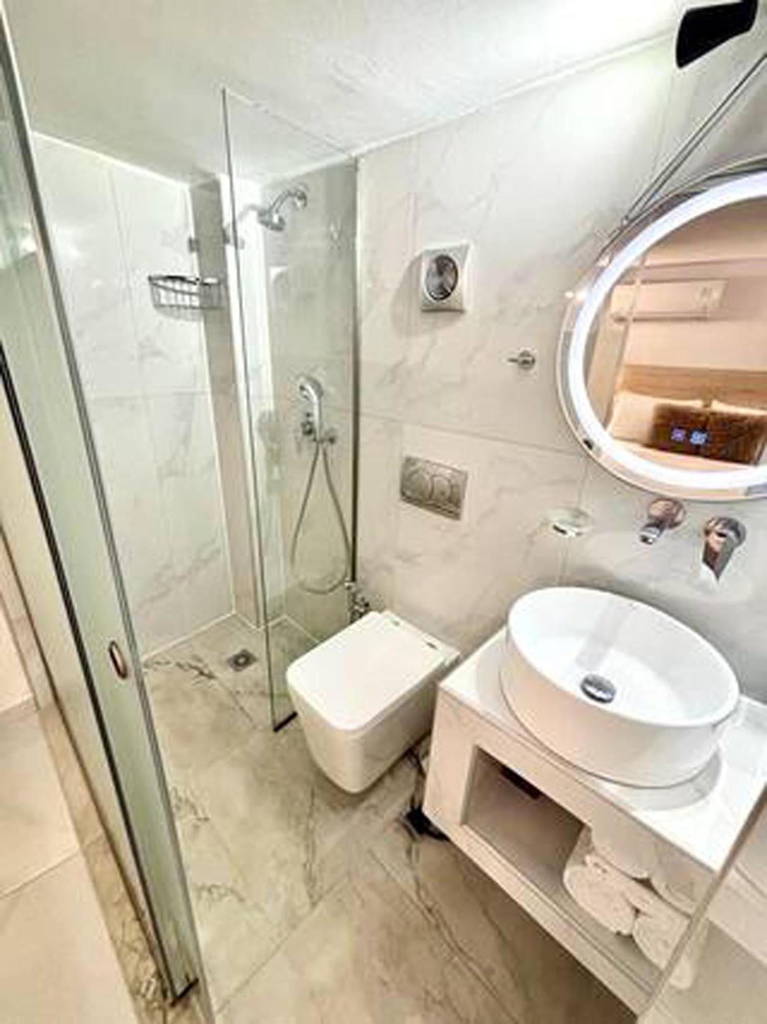 Artheon Hotel *